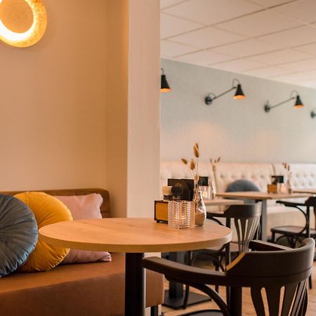 Hotel-Restaurant De Walvisvaarder Hollum  Eksteriør bilde