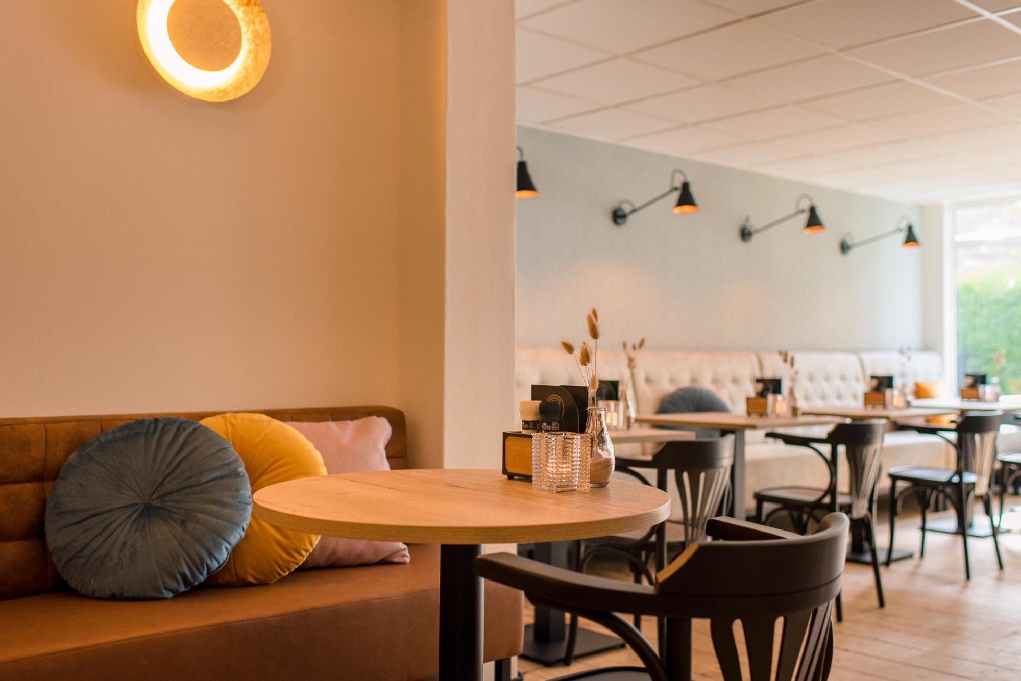 Hotel-Restaurant De Walvisvaarder Hollum  Eksteriør bilde