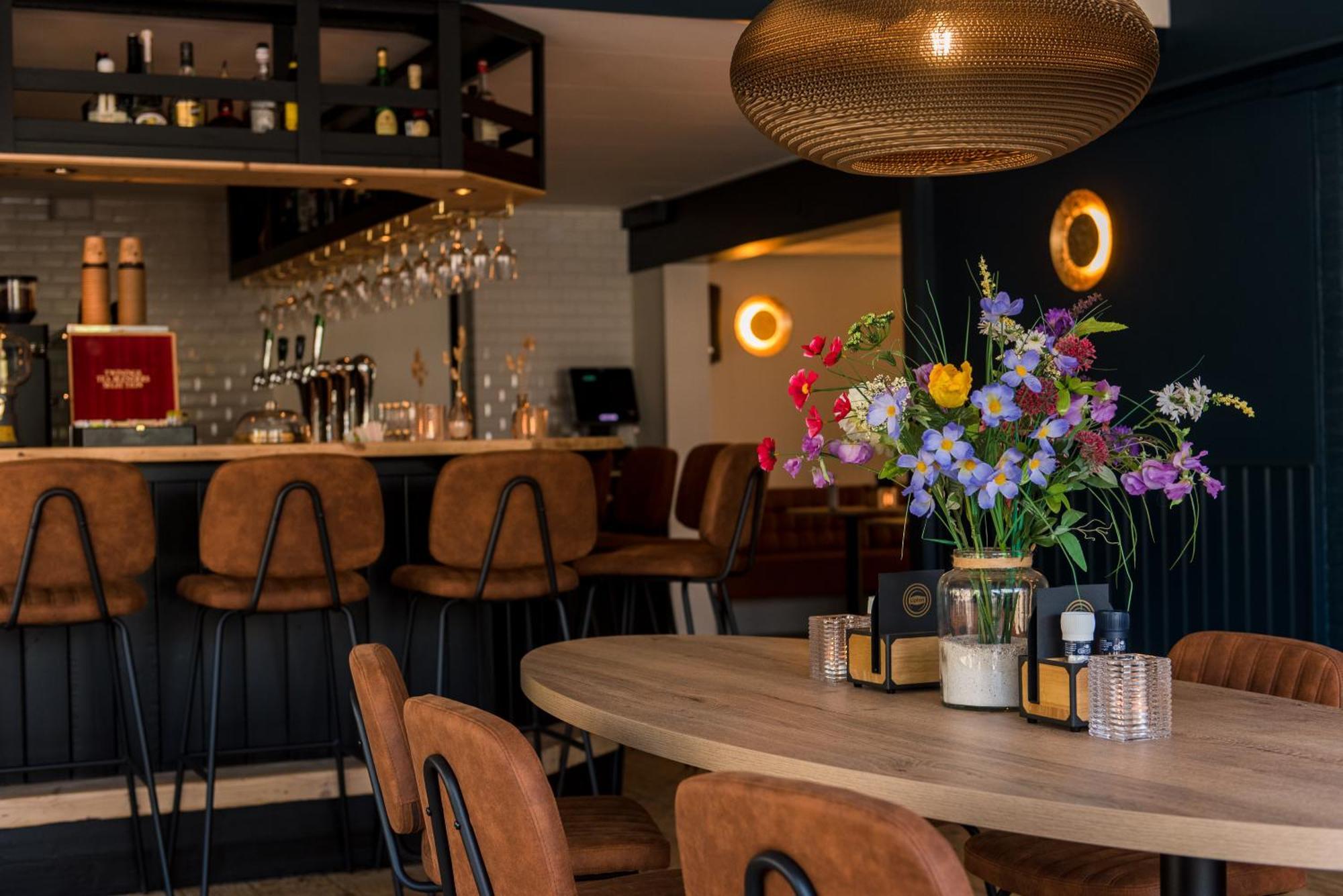 Hotel-Restaurant De Walvisvaarder Hollum  Eksteriør bilde